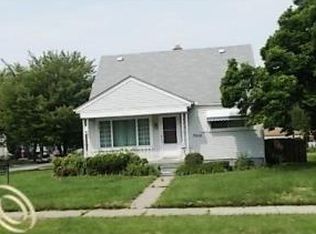 7015 Harrison St, Garden City, MI 48135