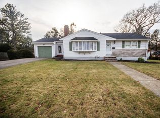 71 Robinwood Rd, Norwood, MA 02062