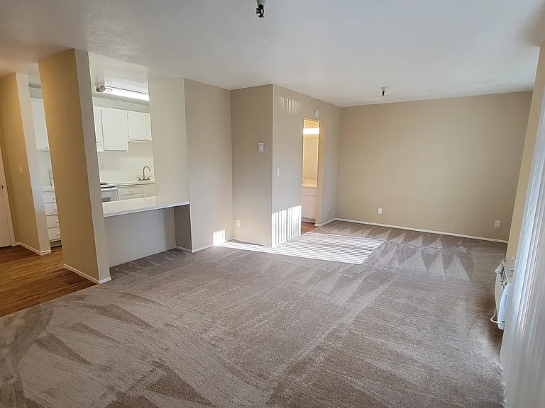 120 E Remington Dr — Photo 23