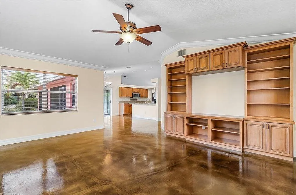 1303 SW 43rd Ln — Photo 4
