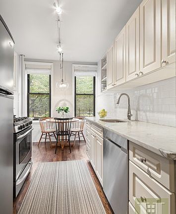 2nd image of 264 6th Ave APT 1G