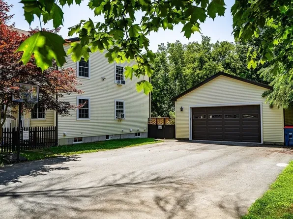 16 Oak St, Fairhaven, MA 02719