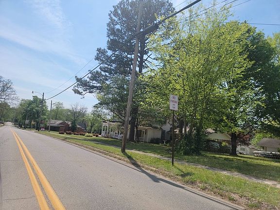 4th image of 709 Walnut St