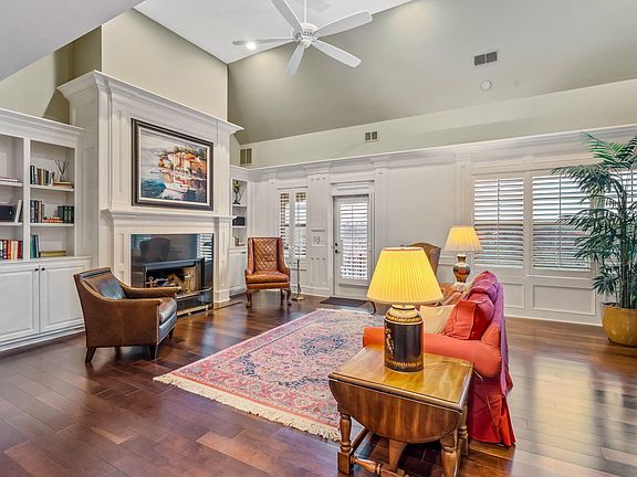 5th image of 5735 Newbank Cir APT 303