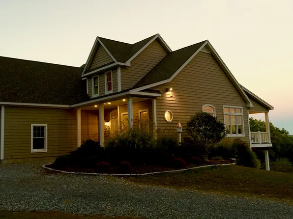 5 Cove Hill Rd, Niantic, CT 06357