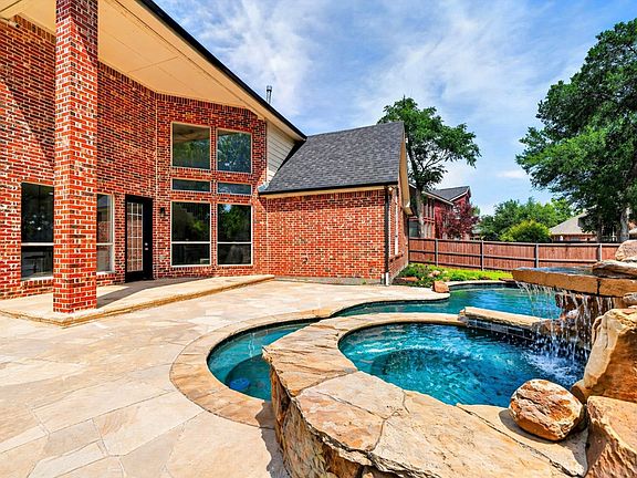 3rd image of 8306 Sawgrass Ln