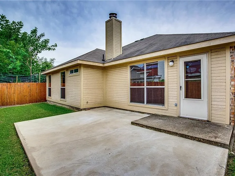 3427 Bellville Dr — Photo 15