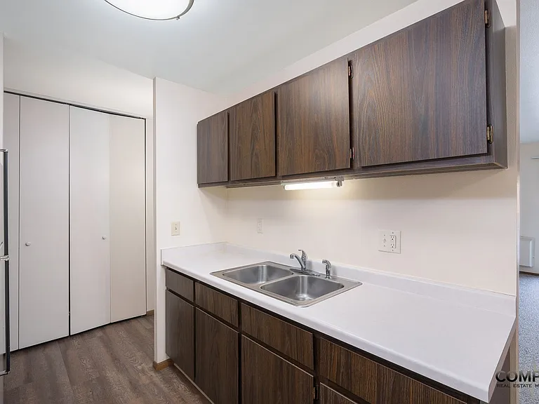 Half Moon Lake Apartments — Photo 43