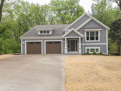 W241N6316 Oak DRIVE, Sussex, WI, 53089