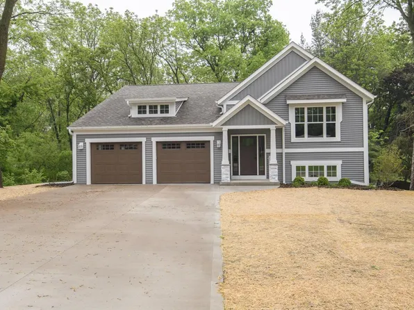 W241N6316 Oak DRIVE, Sussex, WI 53089