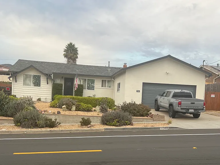 El Paso St — Photo 1