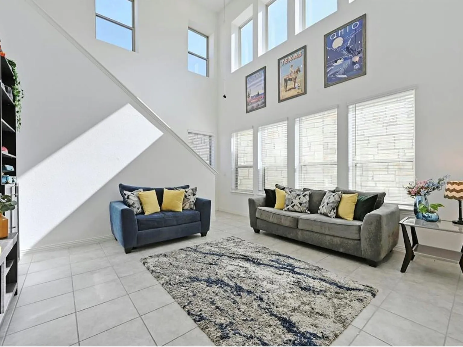 3 bed, 2.5 bath, 2038 sqft, $2,700 — Photo 2
