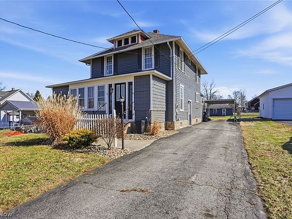 2nd image of 209 Pleasant St