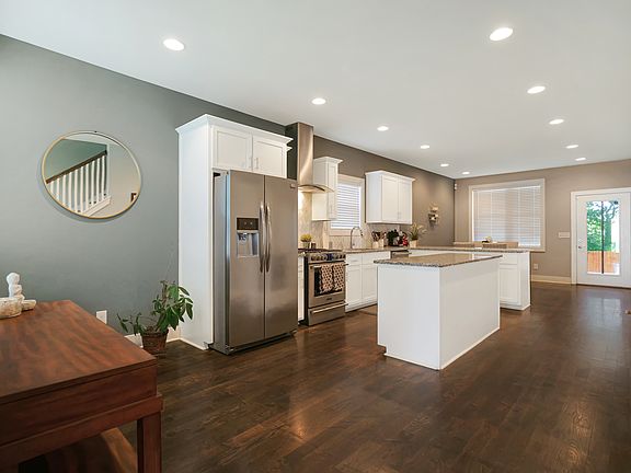2nd image of 2202 Sheridan Rd