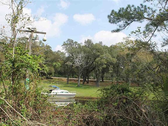 4th image of 3220 Bayou Dr