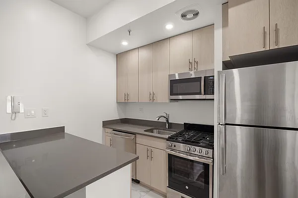 Rented by Cooper & Cooper Real Estate | media 9