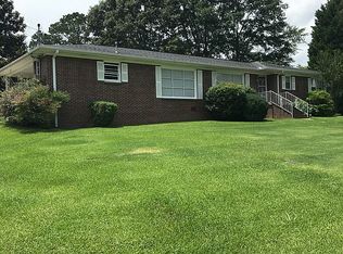 104 Argyle Ln, Gadsden, AL 35904