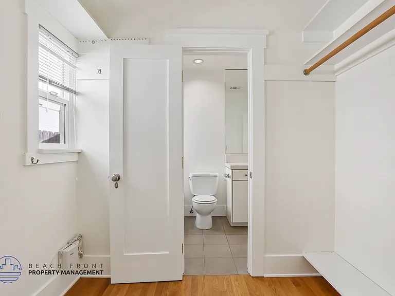 2810 E 2nd St — Photo 37
