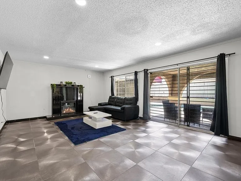 2571 Vegas Valley Dr — Photo 4