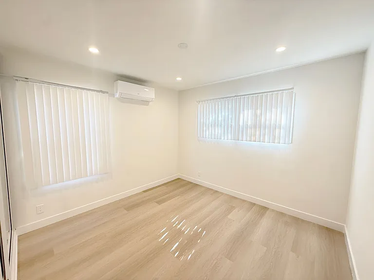 4123-4125 Ocean View Blvd — Photo 12