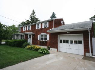 111 Lonsdale Farm Rd, Cumberland, RI 02864