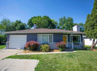 3120 Highcrest Rd, Rockford, IL 61107