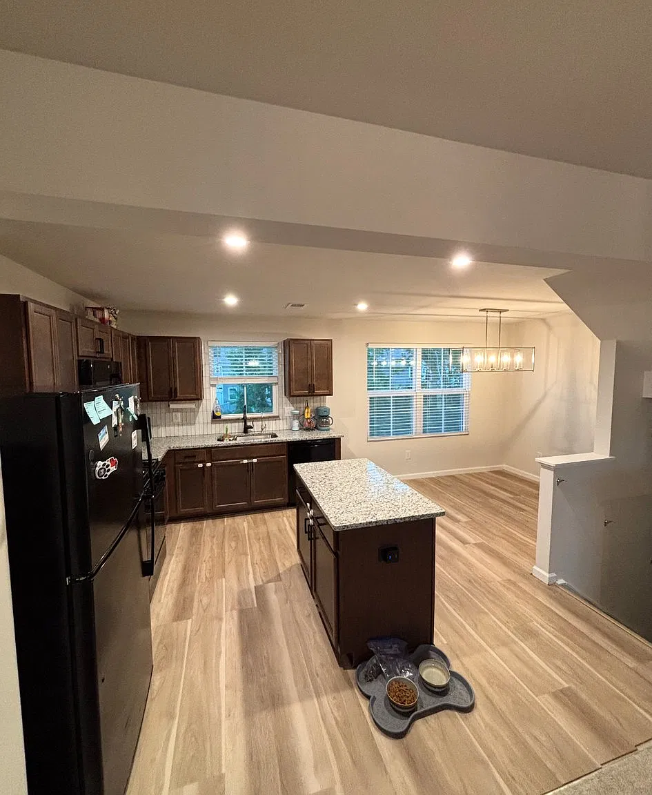 3 bed 2.5 bath Townhome — Photo 3