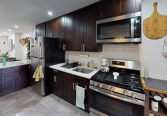 4th image of 429 44th St #1