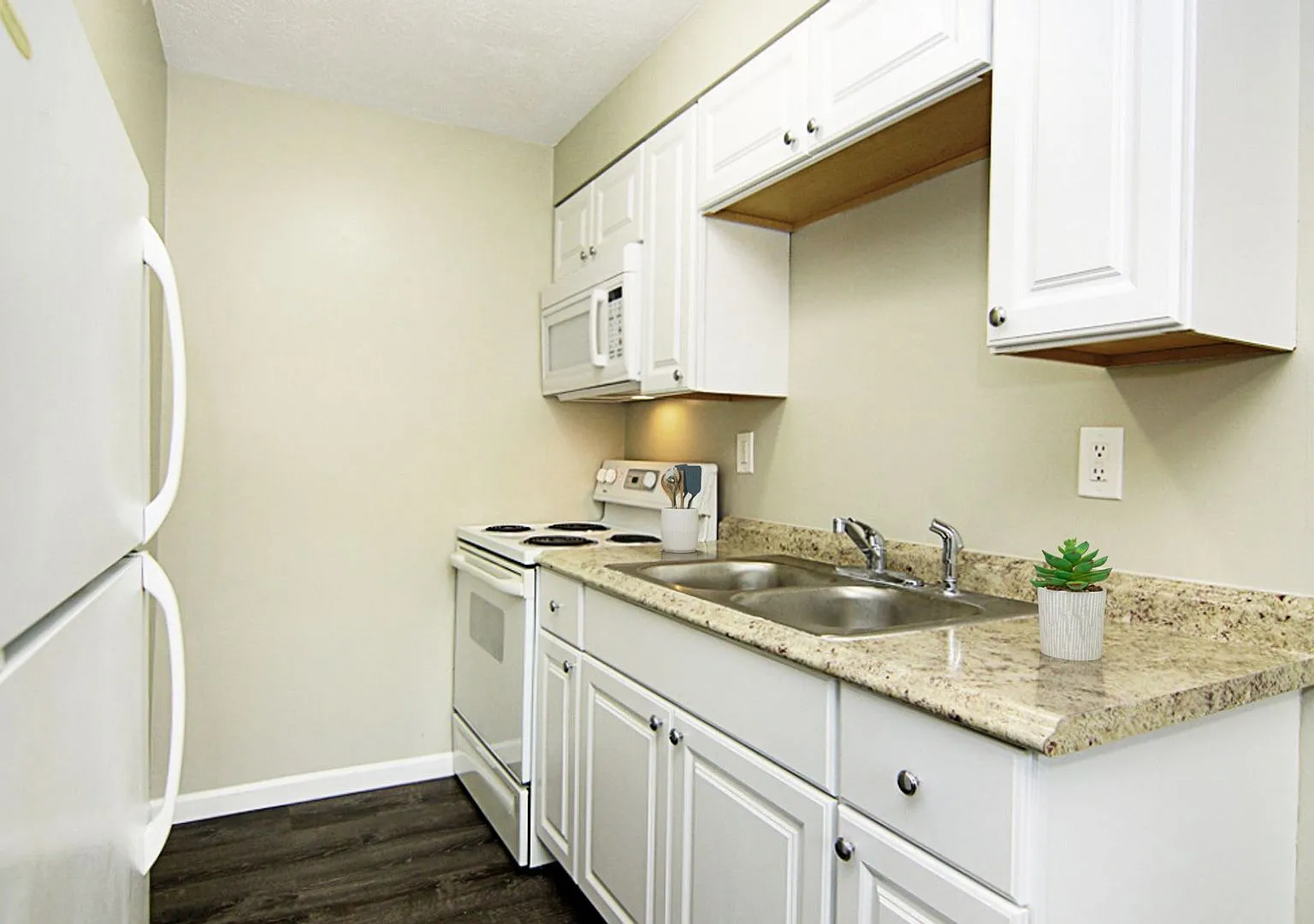 South Terrace Apartments — Photo 4