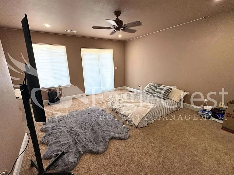 44 Vinehill Dr — Photo 60