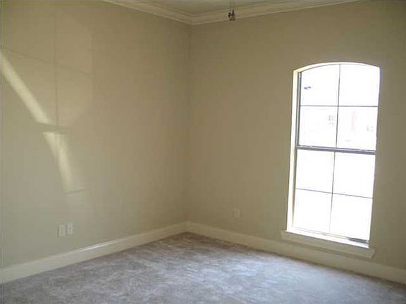 5th image of 107 Fanfare Cir