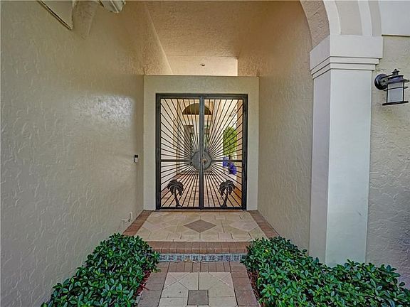 2nd image of 2898 Medinah