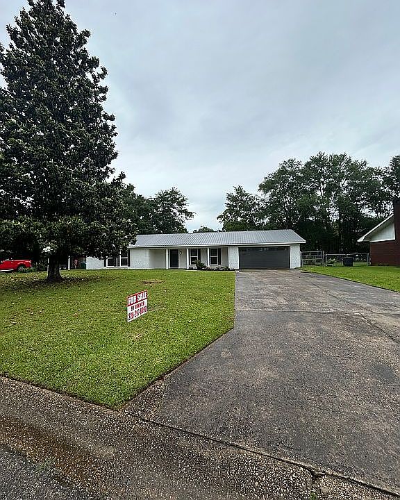 1st image of 15460 Parkwood Dr N