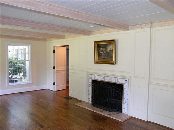4th image of 219 Country Club Dr