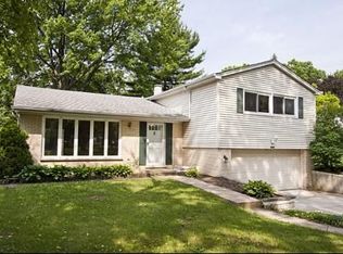1346 N Indigo Dr, Mount Prospect, IL 60056