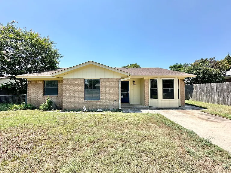 3706 Madison Dr — Photo 2