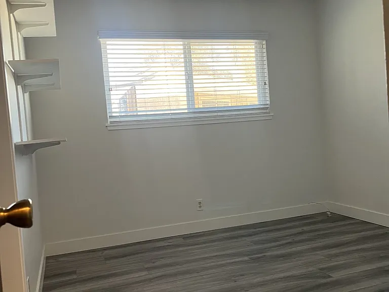 1094 Tara Ct — Photo 6