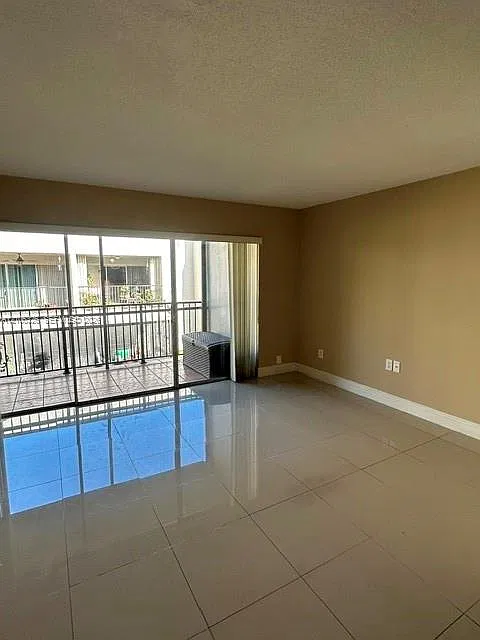 Park East Condo — Photo 2