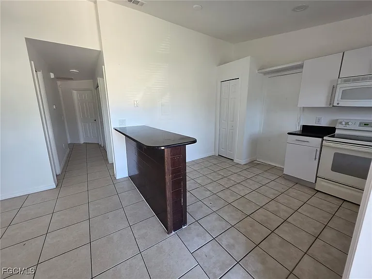 1248 Columbus Blvd #B — Photo 7