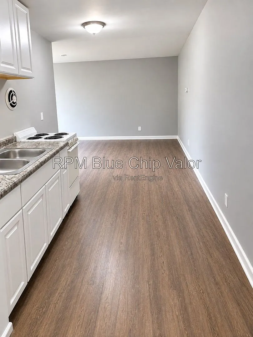 1 bed, 2.0 bath, $895 — Photo 2
