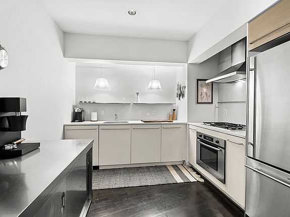 4th image of 15 Broad St APT 2302