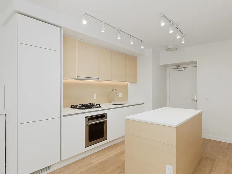 525 Foster Ave #1405 — Photo 4
