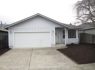 594 Briarwood Dr, Central Pt, OR 97502