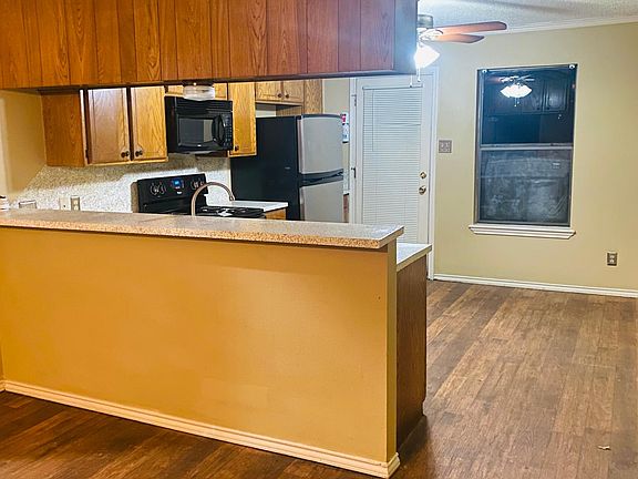 2nd image of 100 Willow Creek Ct APT B