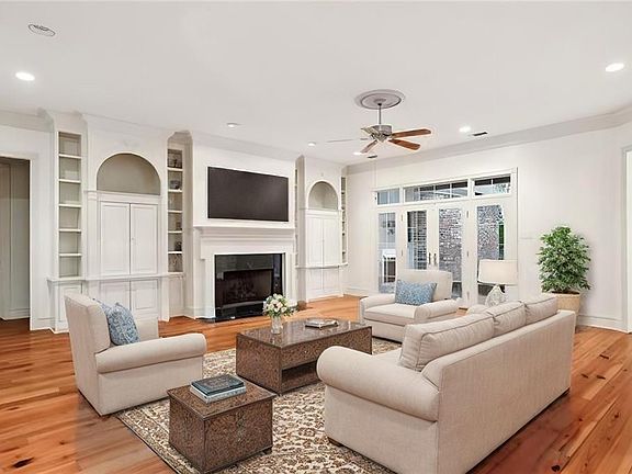 3rd image of 114 Maple Ridge Way