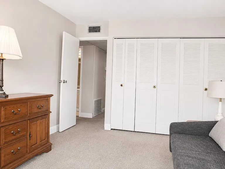 520 Brittany Ave E #K — Photo 27