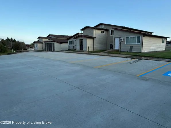712 5th Ave SW, Dickinson, ND 58601