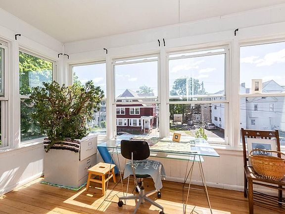 4th image of 243 Campbell Ave #2