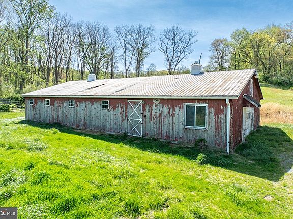 5th image of 380 Glen Roy Rd