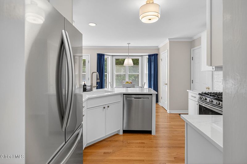 4th image of 8 Donswood Court